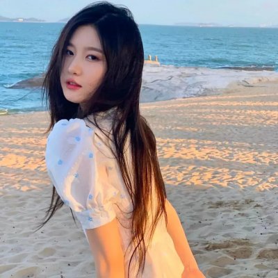 向天真的女生投降